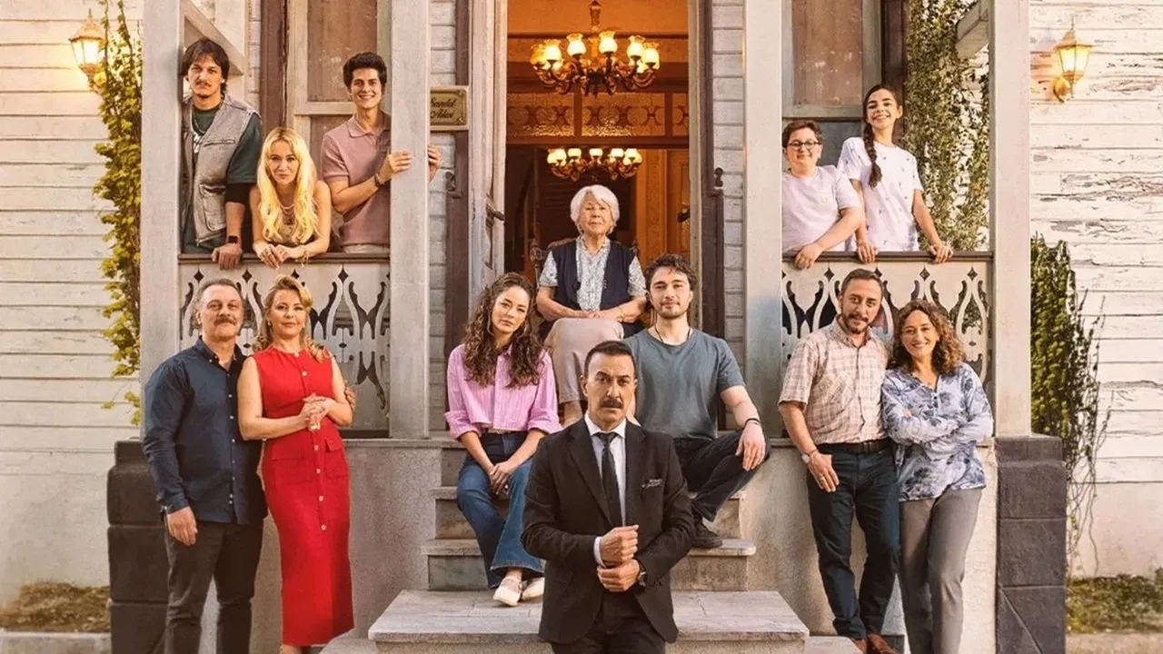 مسلسل السعادة العائلية مترجم